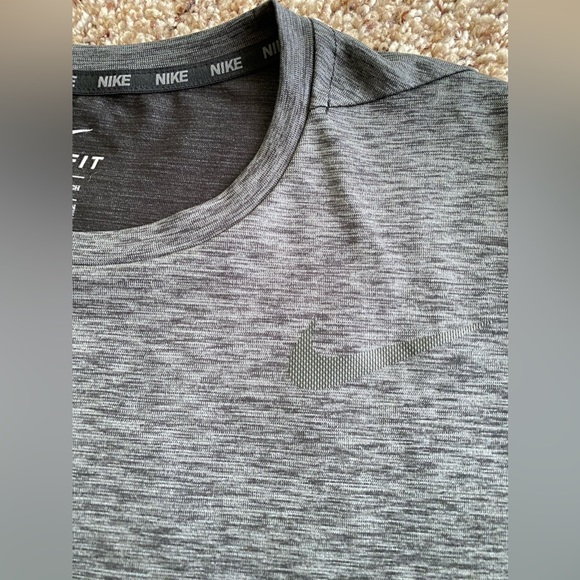 Nike Dri-Fit Sport T-Shirt Tee Mens Size Small Gray Crew Neck short sleeve - Picture 4 of 9